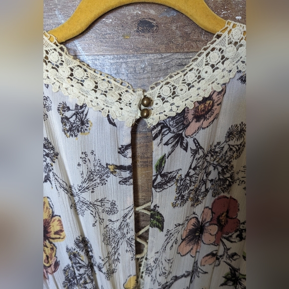 Coco & Jaimeson Floral Cold Shoulder W Ties And Crochet Trim - Picture 15 of 16